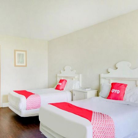Oyo Hotel Dundee By Crystal Lake ภายนอก รูปภาพ