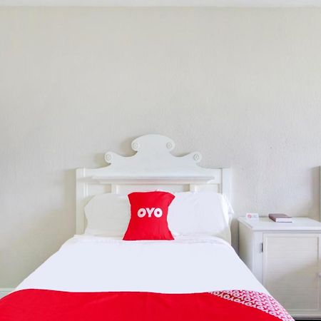 Oyo Hotel Dundee By Crystal Lake ภายนอก รูปภาพ