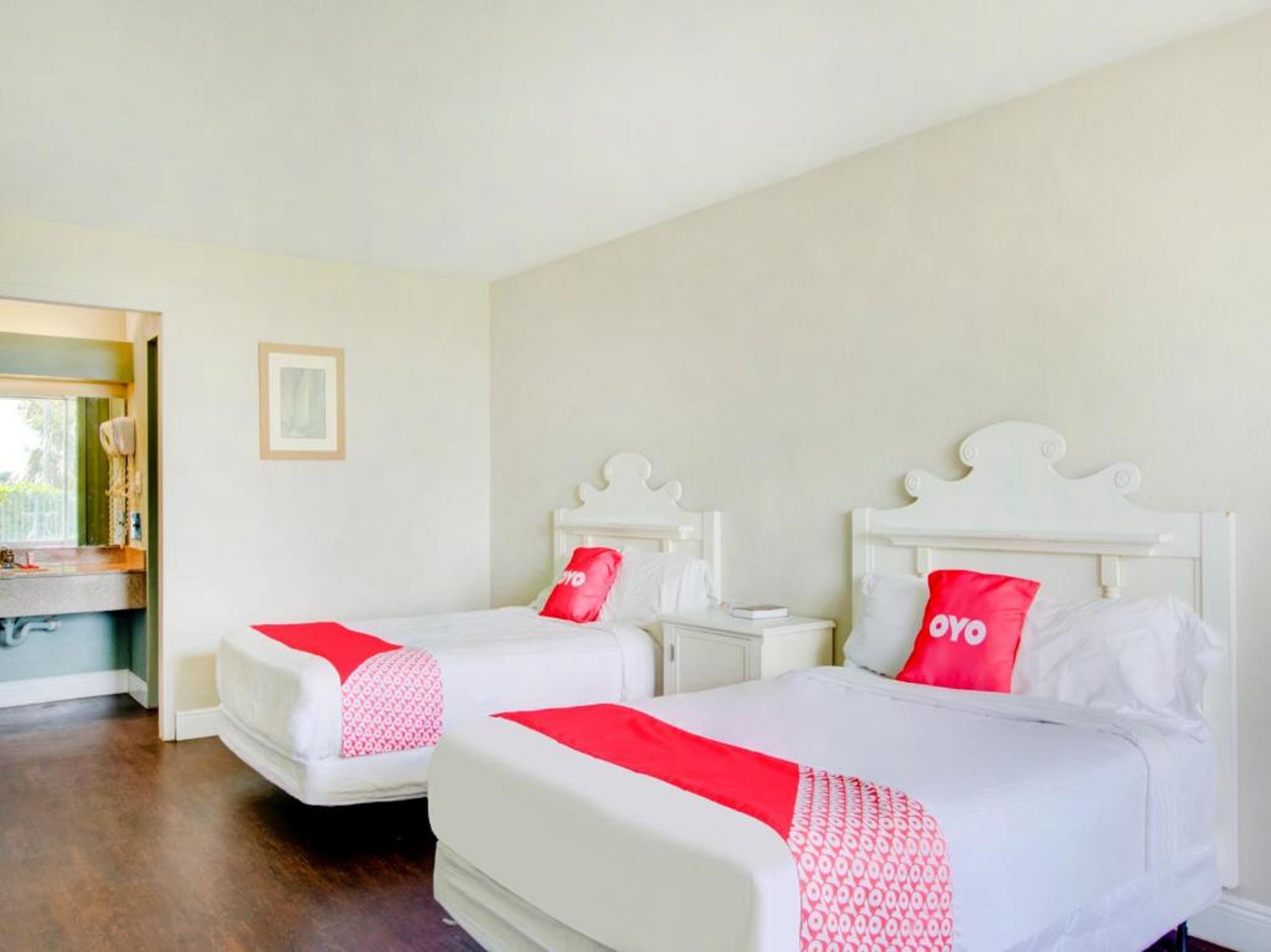 Oyo Hotel Dundee By Crystal Lake ภายนอก รูปภาพ