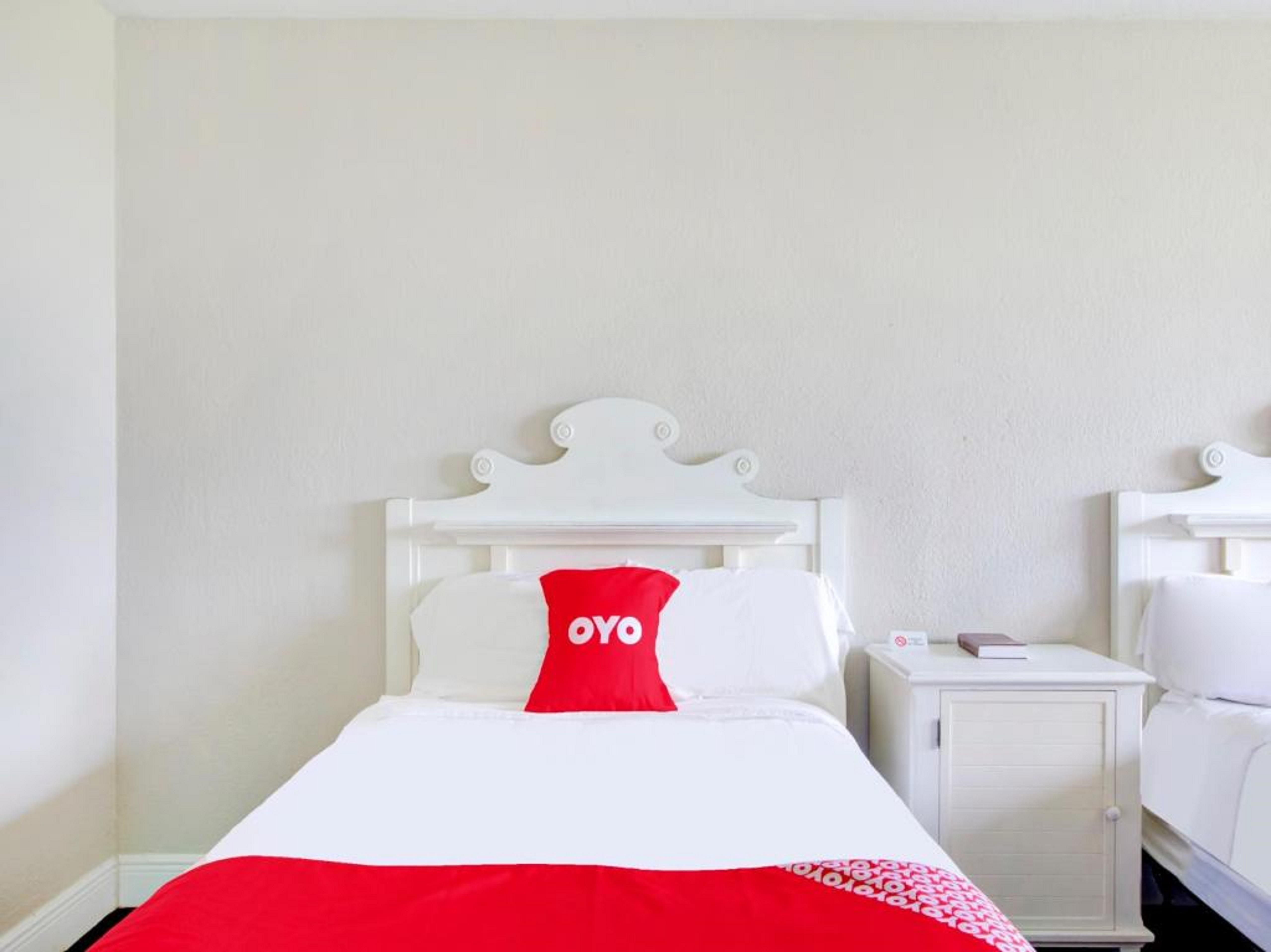 Oyo Hotel Dundee By Crystal Lake ภายนอก รูปภาพ