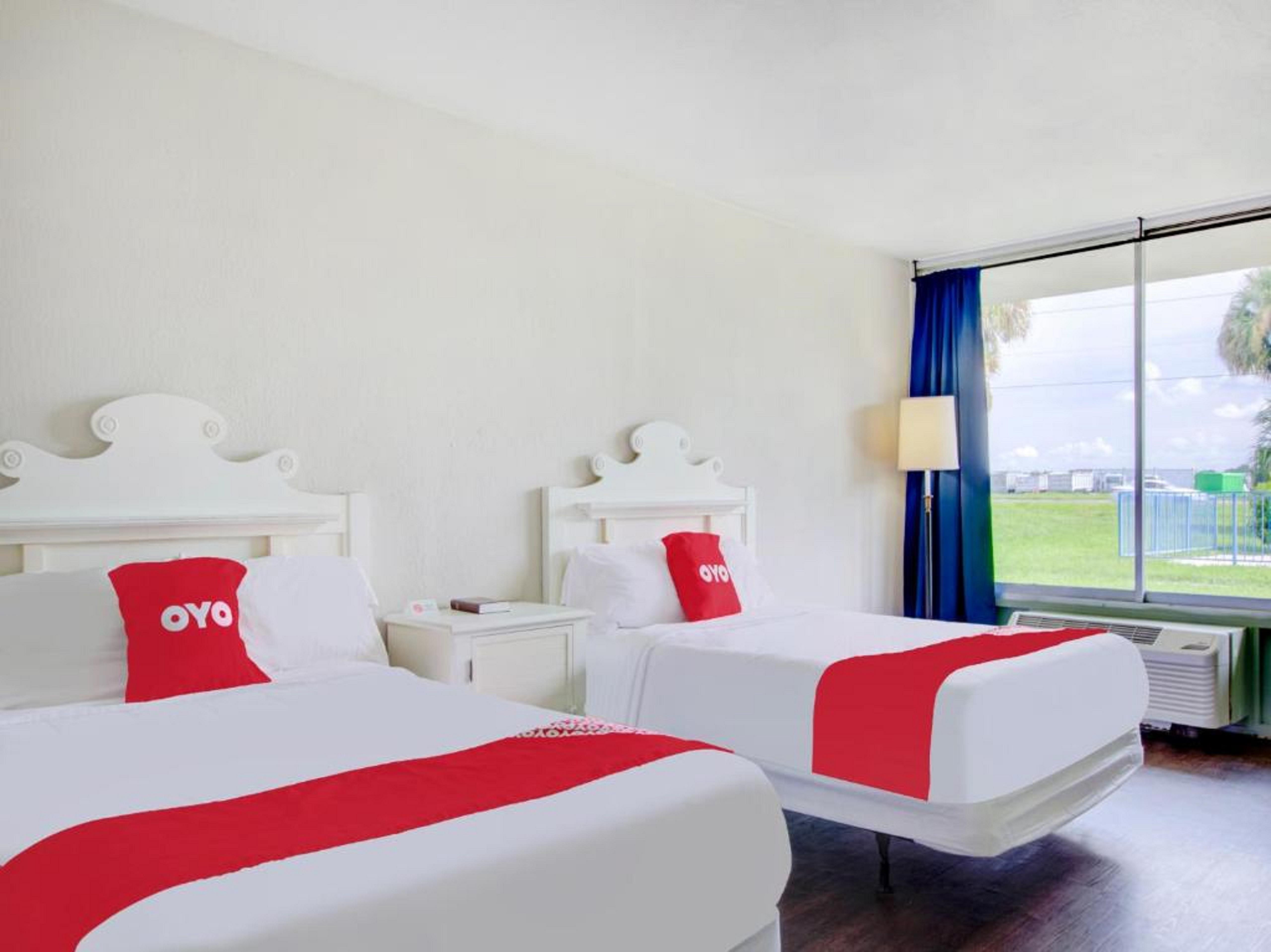 Oyo Hotel Dundee By Crystal Lake ภายนอก รูปภาพ