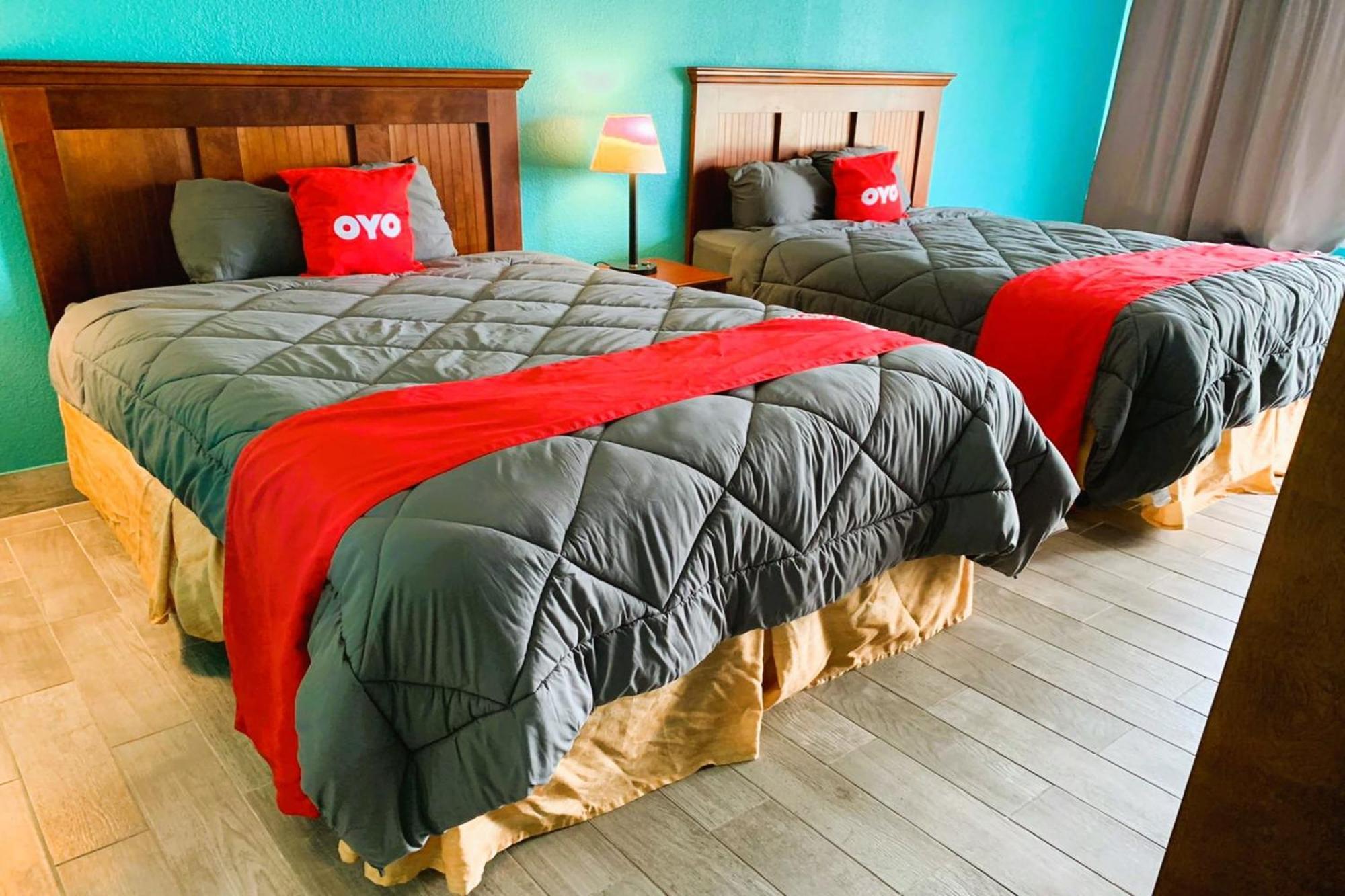 Oyo Hotel Dundee By Crystal Lake ภายนอก รูปภาพ