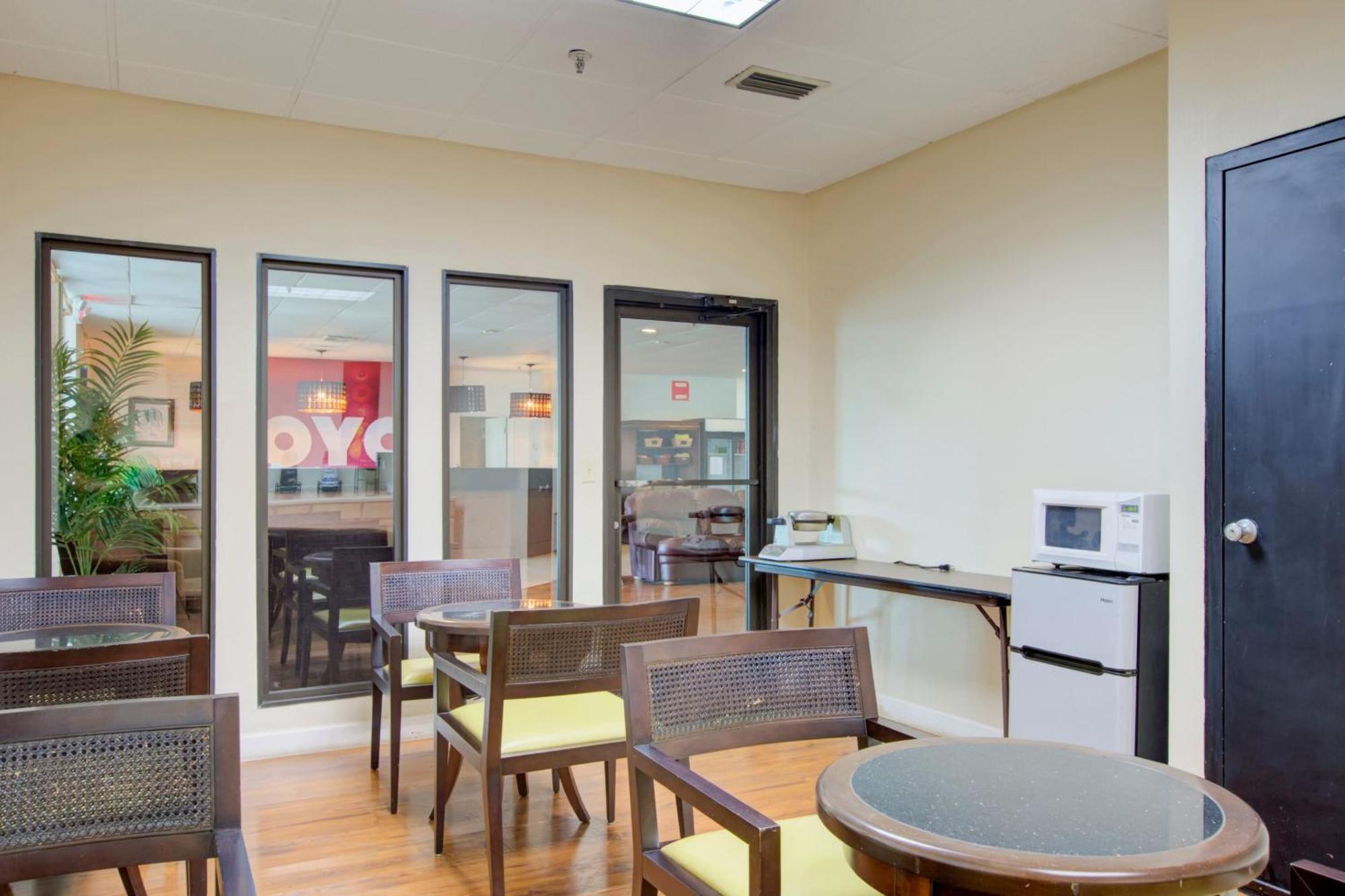 Oyo Hotel Dundee By Crystal Lake ภายนอก รูปภาพ
