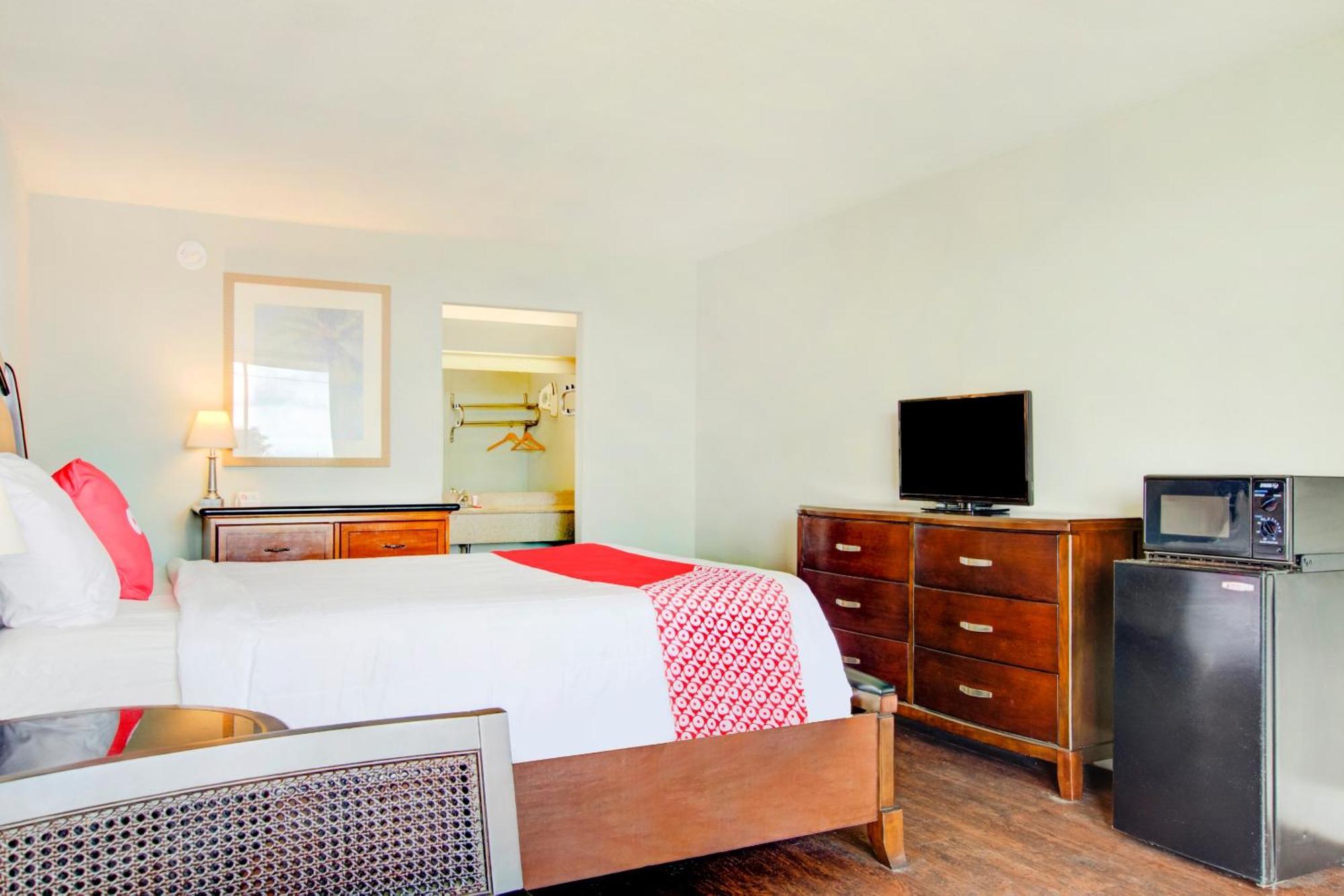 Oyo Hotel Dundee By Crystal Lake ภายนอก รูปภาพ