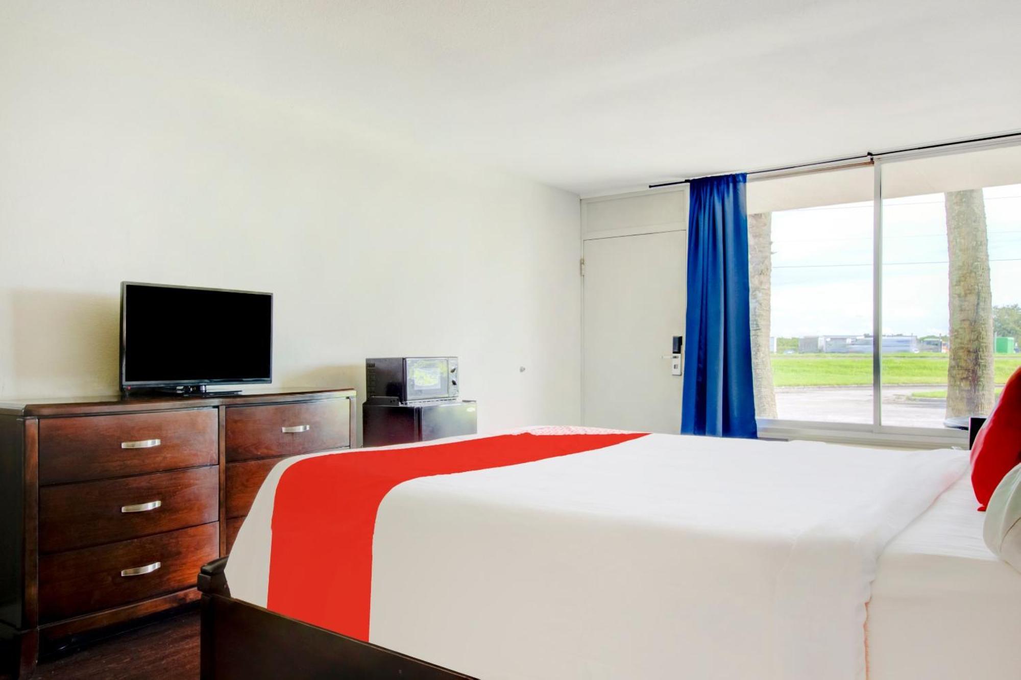 Oyo Hotel Dundee By Crystal Lake ภายนอก รูปภาพ