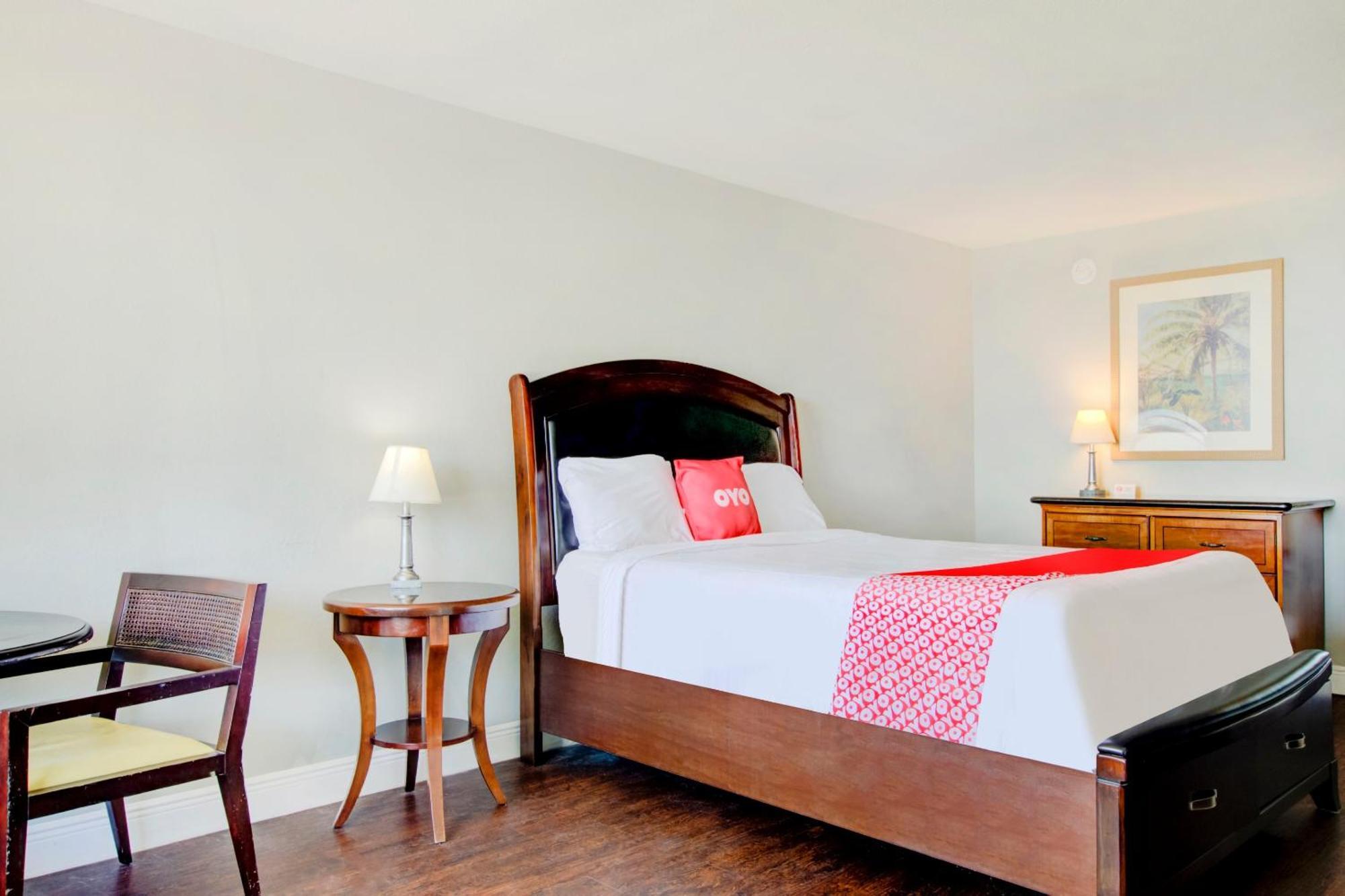 Oyo Hotel Dundee By Crystal Lake ภายนอก รูปภาพ