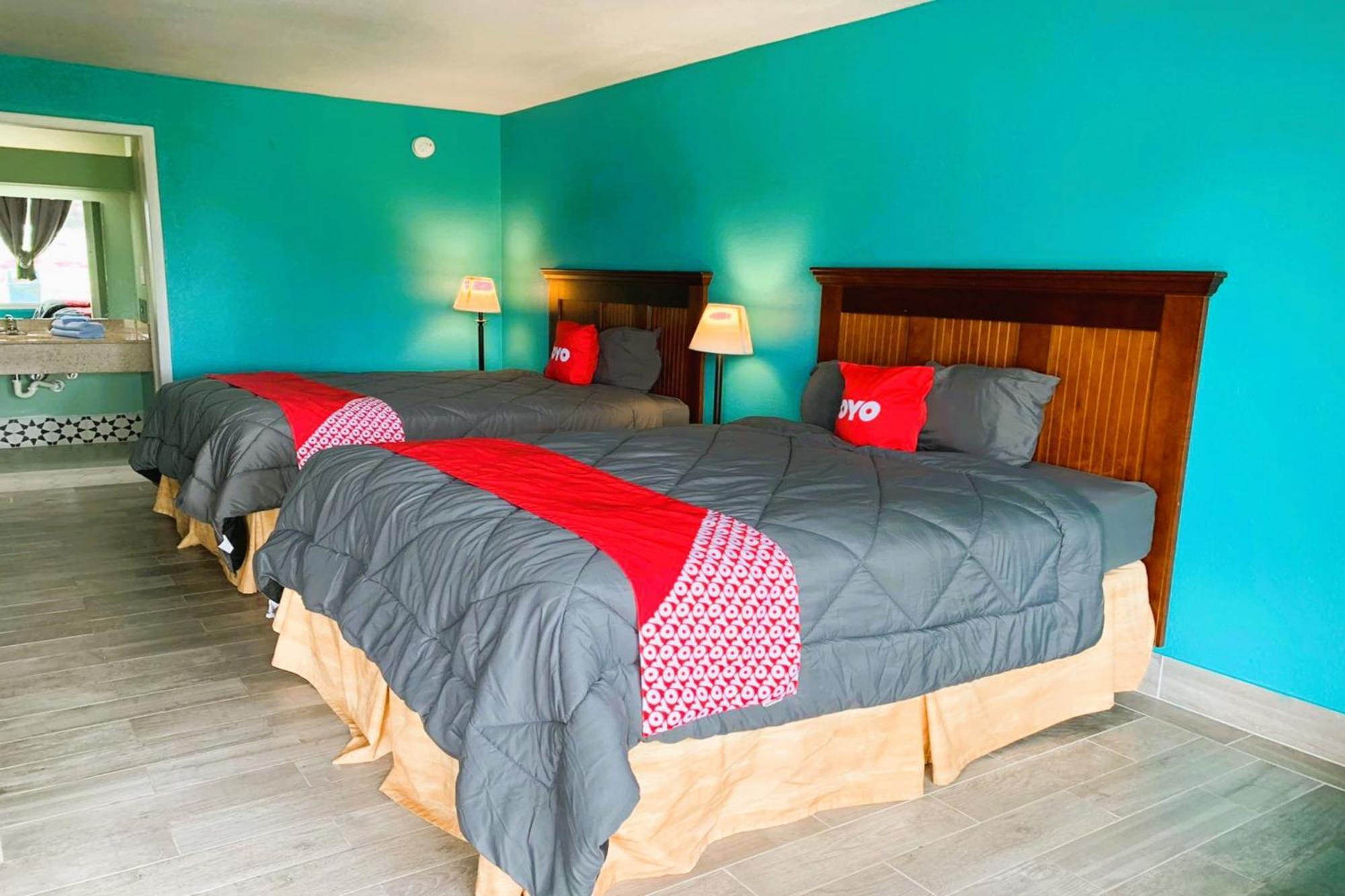 Oyo Hotel Dundee By Crystal Lake ภายนอก รูปภาพ