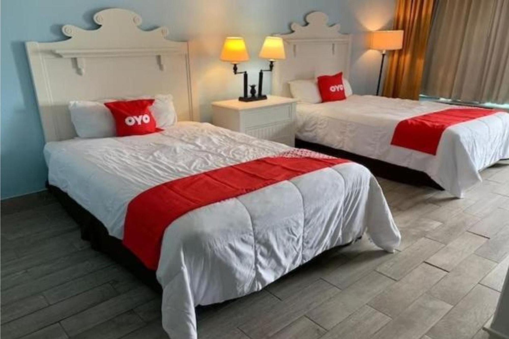 Oyo Hotel Dundee By Crystal Lake ภายนอก รูปภาพ